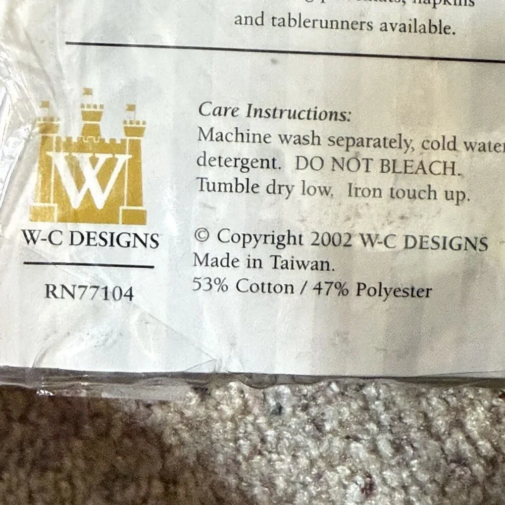 Vintage Wilton Court Winter Bouquet Scarlet Christmas Tablecloth 60x104 NIP